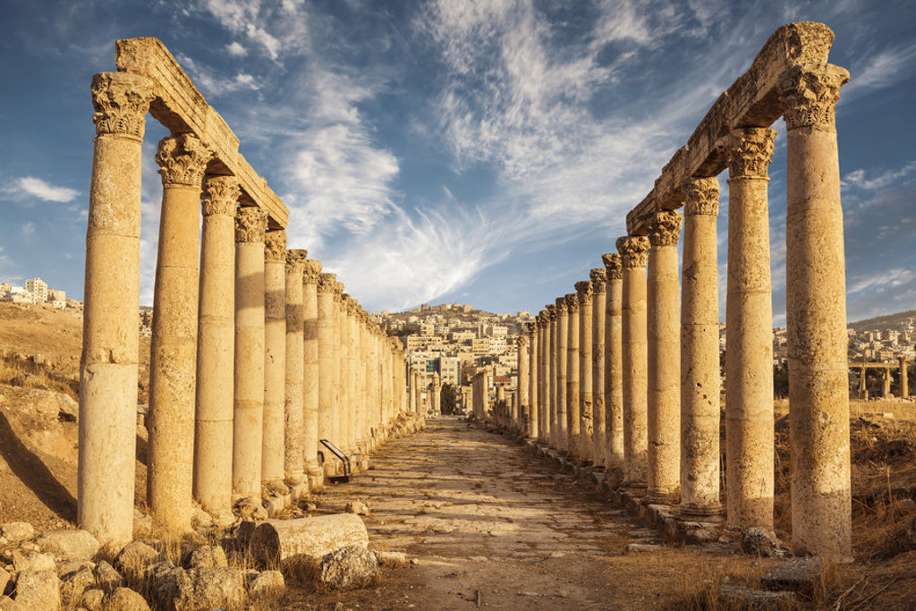 Romeinse zuilengalerij in Jerash, Jordanië, tijdens een familiereis.