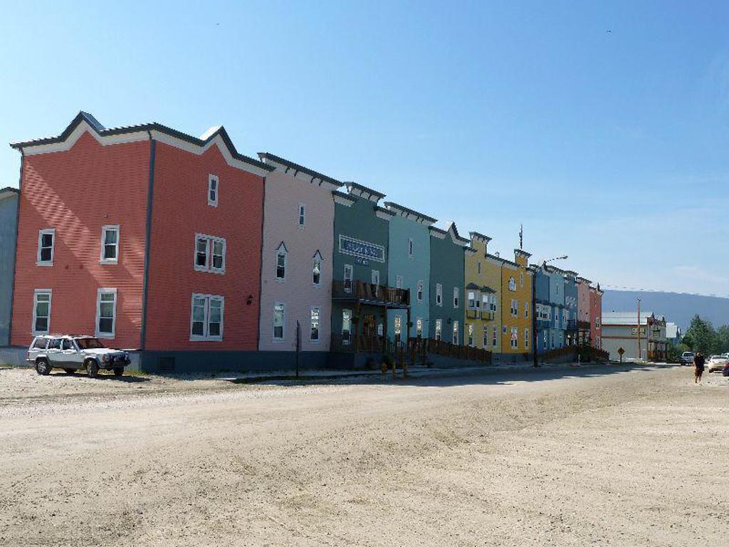 Houten huis met veranda in Alaska, tijdens groepsrondreis Alaska kampeer- en hotelreis.
