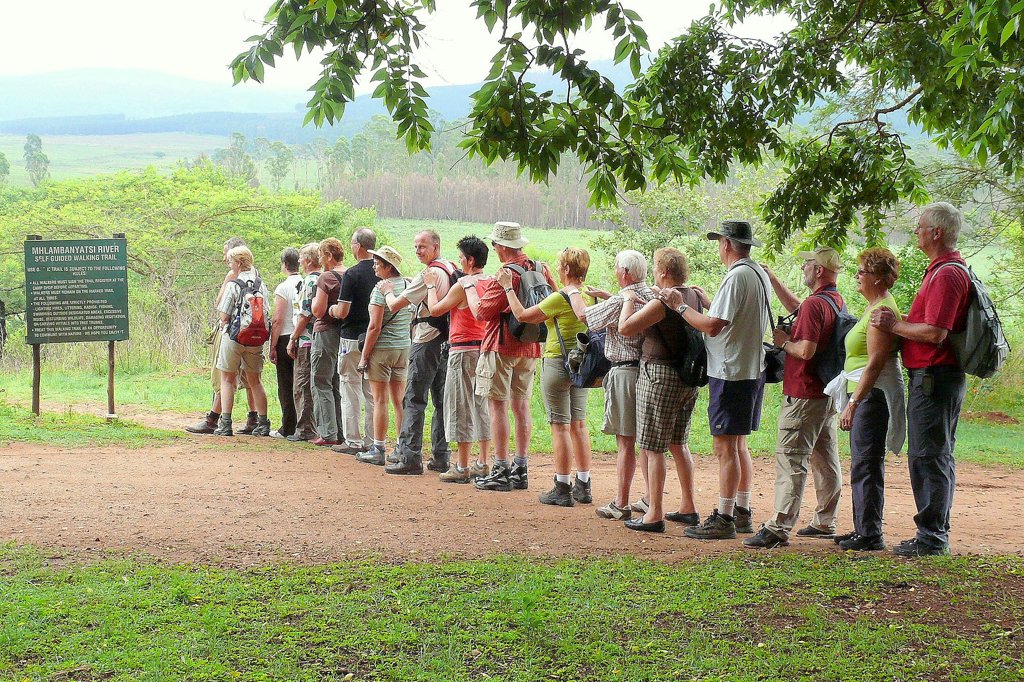 Groepsrondreis Noordelijk Zuid-Afrika en eSwatini: reizigers tijdens een wandeltocht in de natuur.