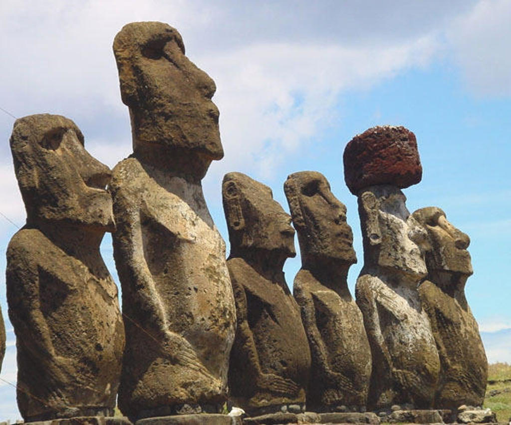 Moai-beelden op Paaseiland tijdens groepsrondreis Patagonië en Paaseiland.