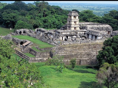 Ruïnes van de Maya-stad Palenque in de jungle van Chiapas, langs de Ruta Maya-route.