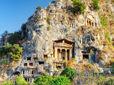 Rotsformaties in Cappadocië, Turkije, met uitzicht op het landschap.
