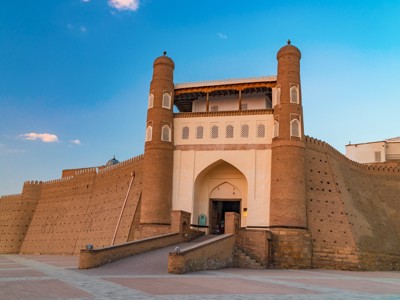 Stadspoort van de Ark-citadel in Buchara, onderdeel van de Route Oezbekistan.