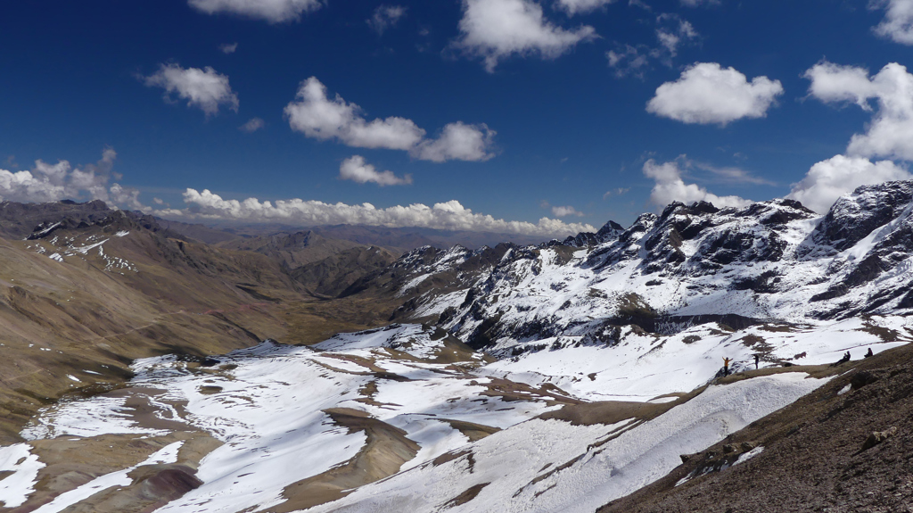 Sneeuwvelden en bergtoppen in de Peruaanse Andes tijdens een familiereis Peru.