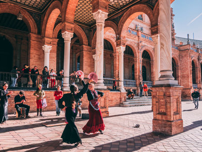 Flamencodansers op Plaza de España in Sevilla, Andalusië.