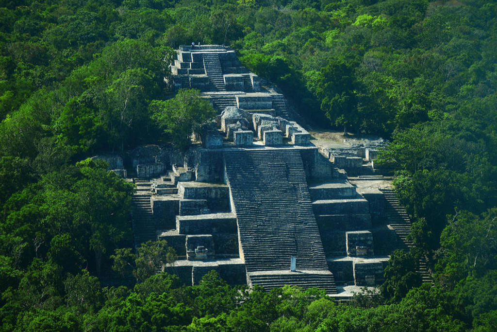 Maya-tempel in de jungle van Mexico, hoogtepunt van een familiereis door Mexico.