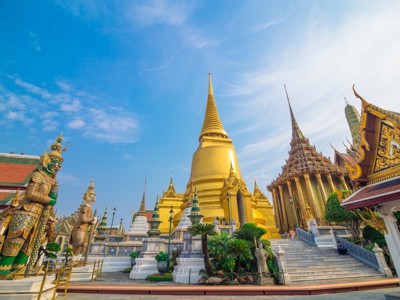 Gouden pagode en tempelcomplex van het Koninklijk Paleis in Bangkok, Thailand.