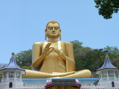 Gouden Boeddhabeeld bij de Golden Temple in Dambulla, Sri Lanka.