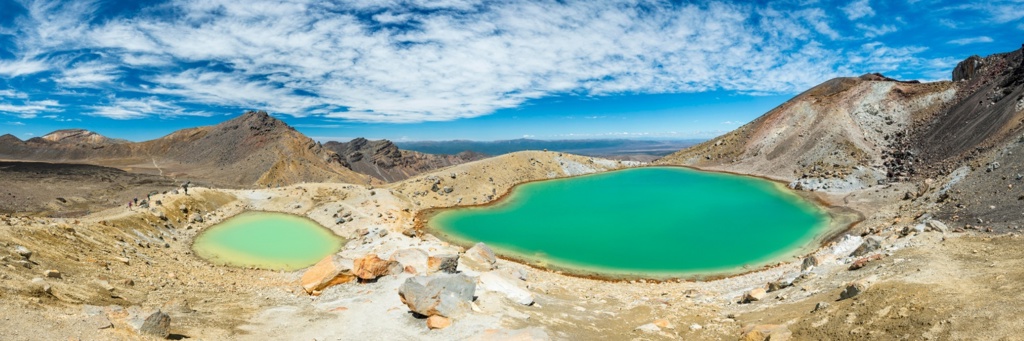 Turquoise kratermeren in Tongariro National Park tijdens een groepsrondreis Nieuw-Zeeland.