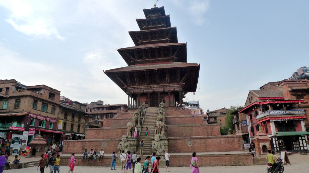 Nyatapola-tempel op Taumadhi-plein in Bhaktapur, Nepal, tijdens groepsrondreis Nepal Everest.