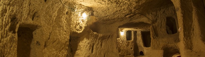 Ondergrondse gangen en kamers van de Kaymakli ondergrondse stad in Cappadocië, Turkije.