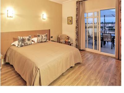 Hotel Across