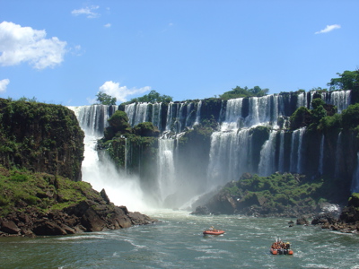 Uitzicht op de Iguazú-watervallen tijdens de route van Buenos Aires naar Rio.