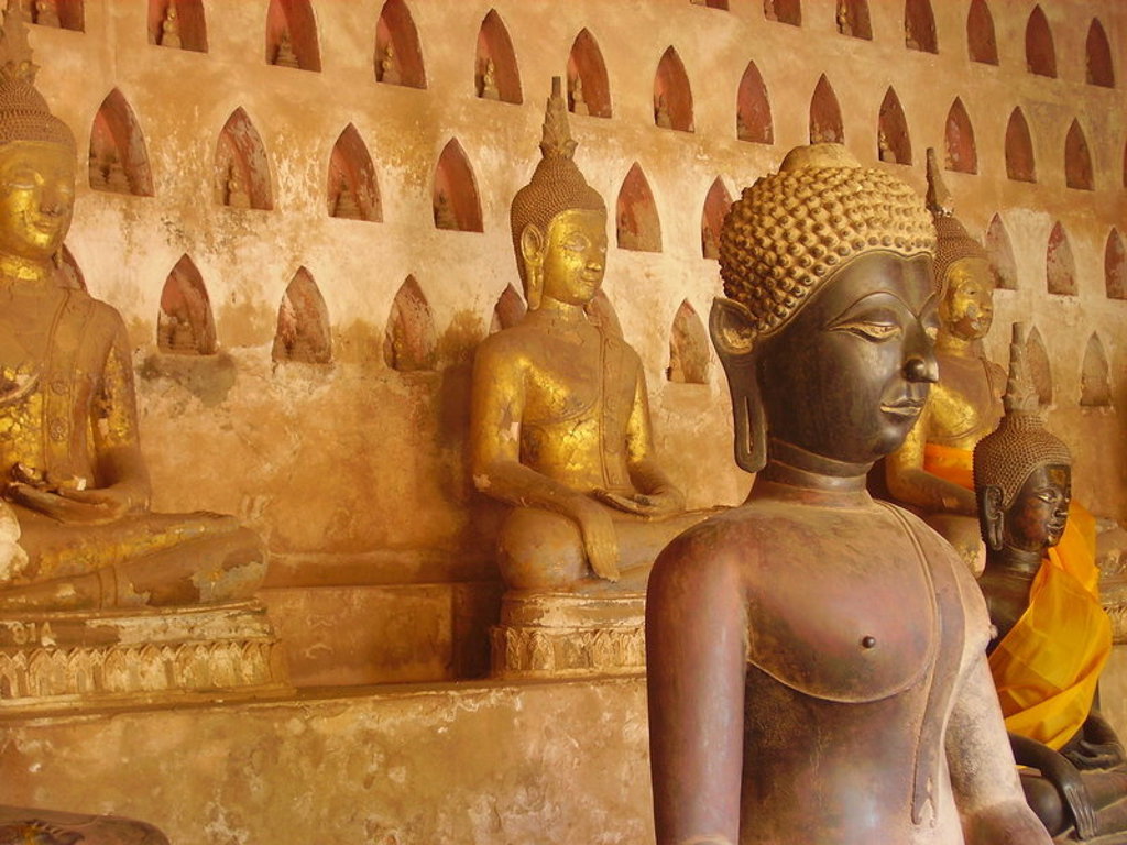 Boeddhabeelden in Wat Si Saket-tempel in Vientiane, Laos.