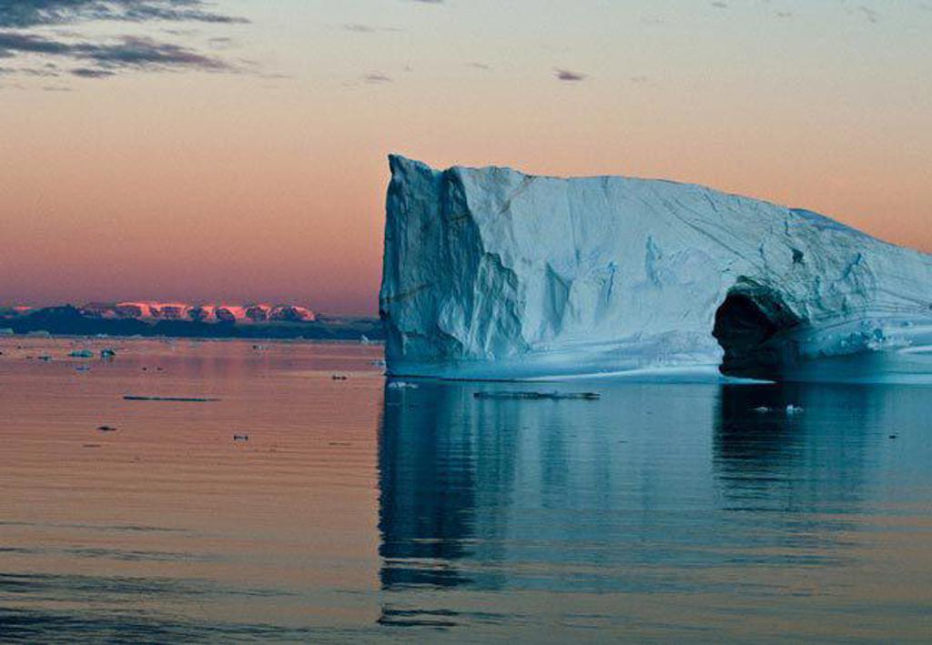 Zeilschip op zee tijdens groepsrondreis Spitsbergen, Groenland en IJsland.
