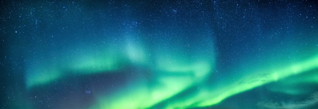 Noorderlicht boven IJsland tijdens een winter groepsrondreis.