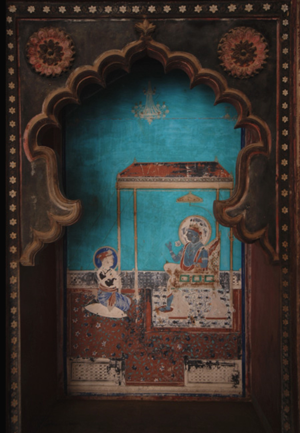 Fresco met traditionele muurschildering in paleisboog tijdens groepsrondreis Noord-India Compleet.