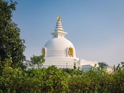 Witte Vredespagode in Lumbini, Nepal, op de route India en Nepal.