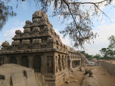 Rotsgehouwen hindoeïstische tempel in Mahabalipuram langs de Route Zuid-India.
