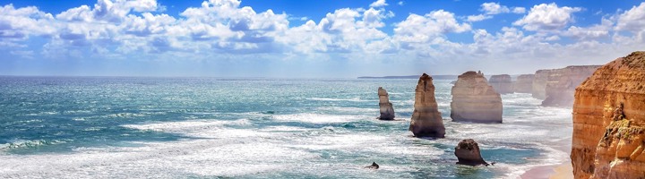 Rondreis Australië langs de Great Ocean Road met uitzicht op de Twelve Apostles en ruige kliffen.