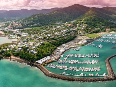 de jachthaven van Airlie Beach aan de Whitsunday Coast, Queensland, Australië.