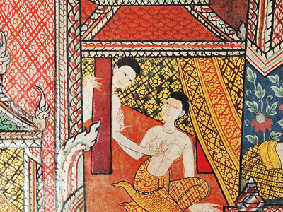 Muurschildering met traditionele Thaise figuren en patronen in een tempel, Route Thailand.