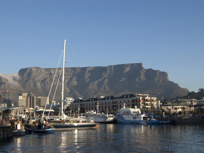 V&A Waterfront in Kaapstad met Table Mountain op de achtergrond.
