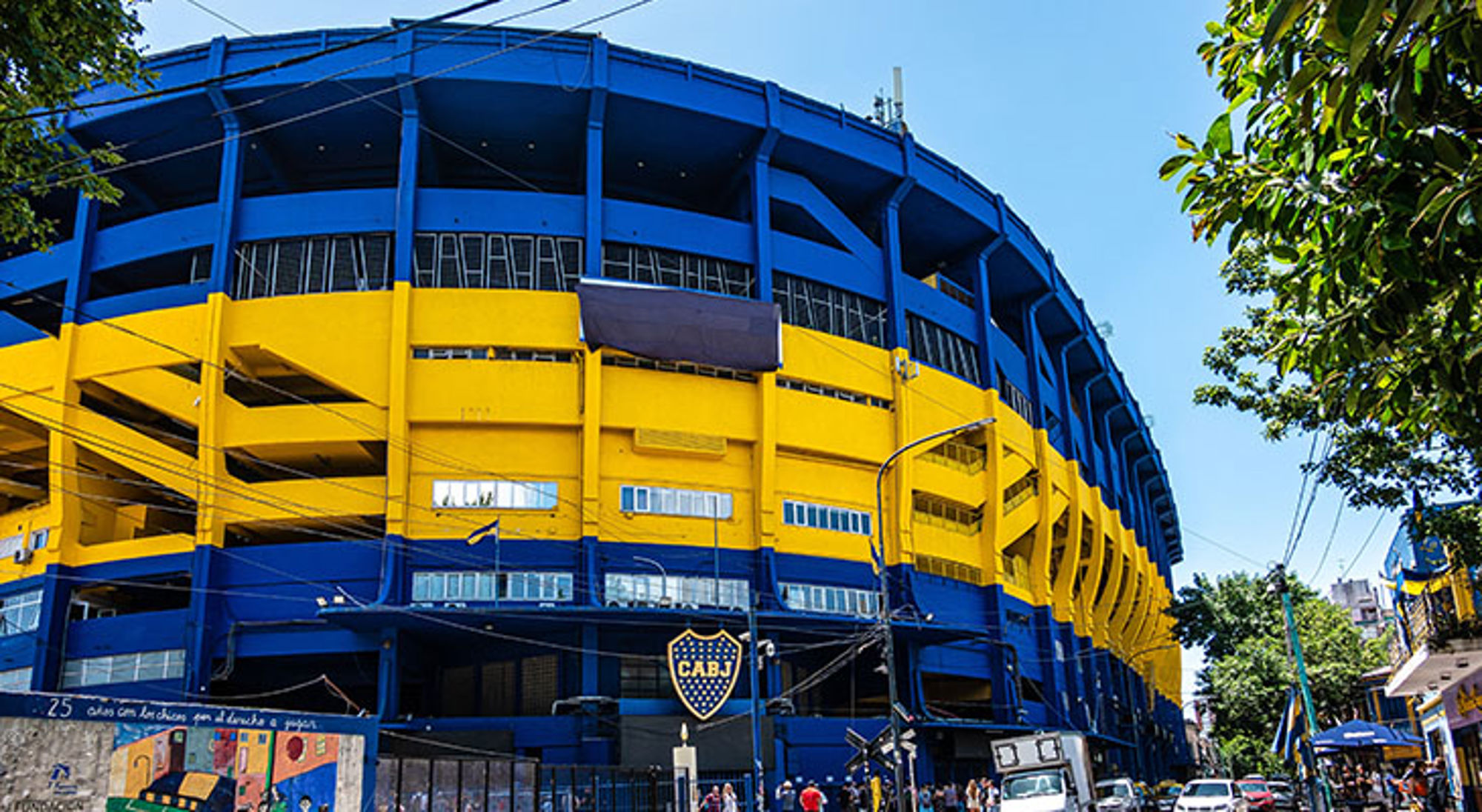 Buitenaanzicht van stadion La Bombonera van Boca Juniors in Buenos Aires, Argentinië.
