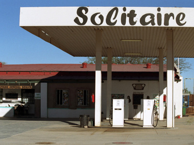 Tankstation in Solitaire, Namibië, op de route Kaapstad naar Victoria Falls.