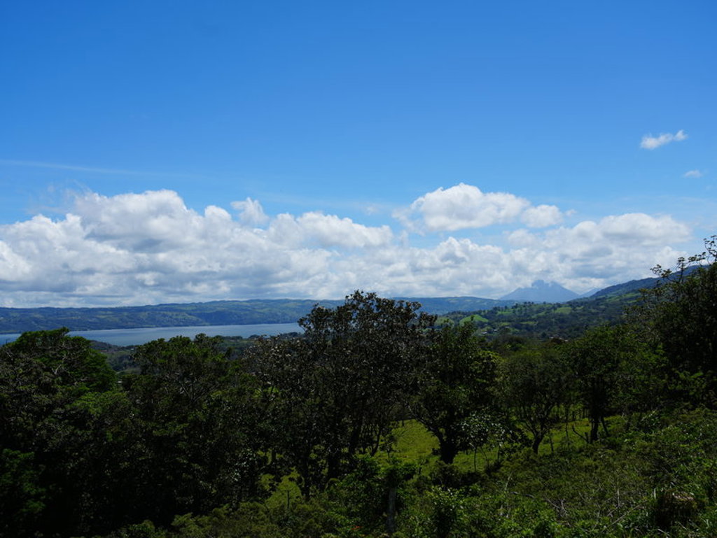 Panoramisch uitzicht over groen landschap met meer en bergen in Nicaragua tijdens groepsrondreis Nicaragua en Costa Rica.