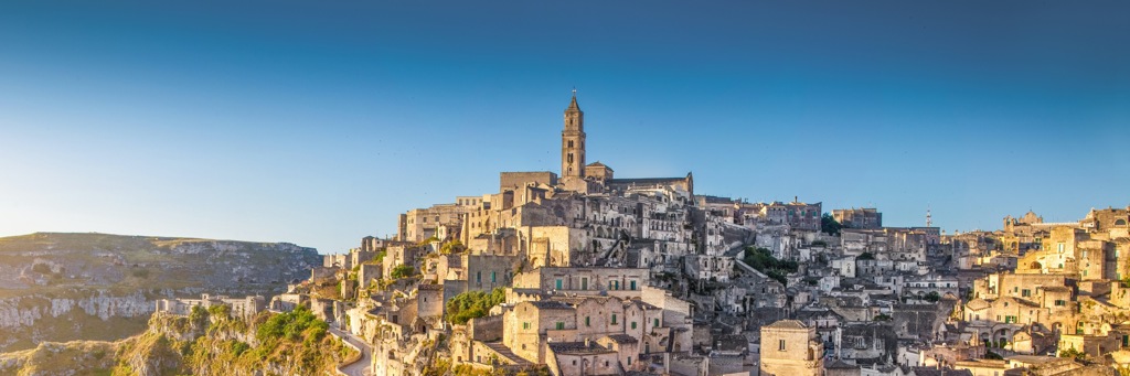 Panorama van Matera met de Sassi-wijk en kathedraal, highlight van de wandelvakantie Italië Puglia & Matera.