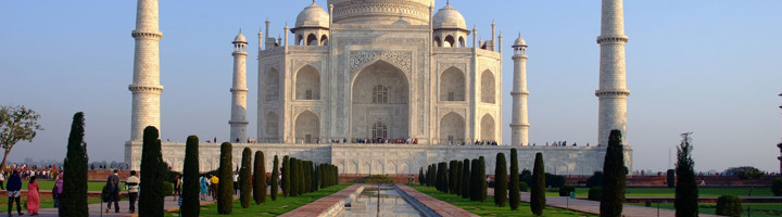 Taj Mahal in Agra, iconisch hoogtepunt tijdens een rondreis door India.