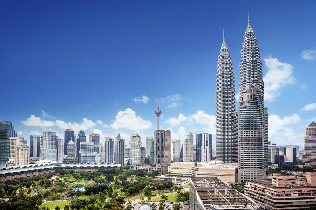 Skyline van Kuala Lumpur met de Petronas Twin Towers tijdens een familiereis door Maleisië.