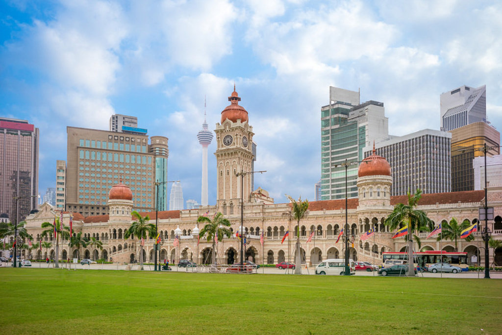 Sultan Abdul Samad-gebouw en skyline van Kuala Lumpur, West-Maleisië.