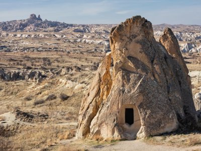 Rotsformaties en sprookjesachtige schoorstenen in Cappadocië, Turkije.