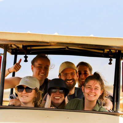 Vriendengroep op safari in Kenia en Tanzania tijdens een 22-35ers groepsrondreis.