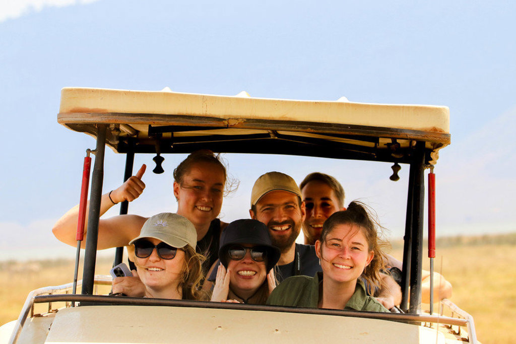 Vriendengroep op safari in Kenia en Tanzania tijdens een 22-35ers groepsrondreis.