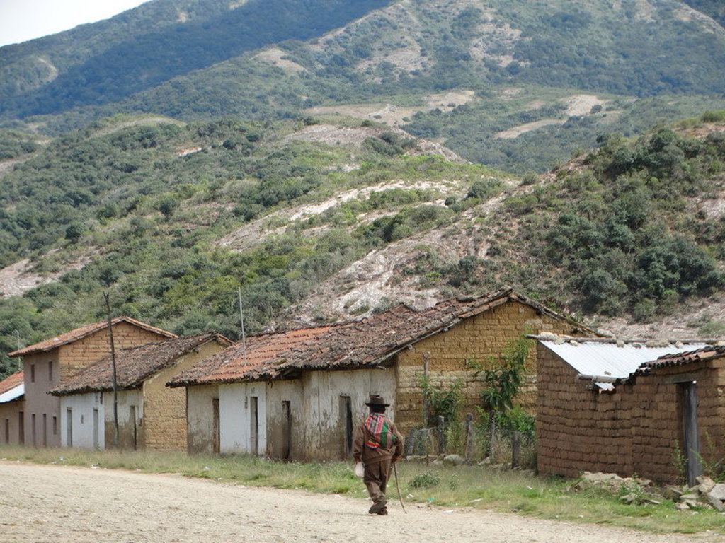 Traditioneel dorp in de bergen van Bolivia tijdens groepsrondreis Bolivia en Chili.