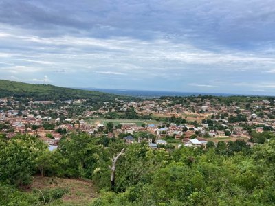 Reisroutekaart van Ghana, Togo en Benin met gemarkeerde plaatsen en trajecten.