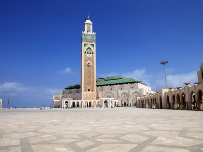 Hassan II-moskee in Casablanca met hoge minaret en ruim plein, onderdeel van Route Marokko.