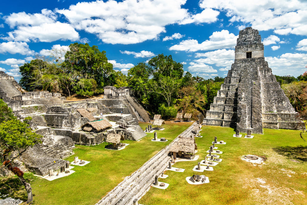 Maya-tempels en piramide in Tikal, Guatemala, tijdens groepsrondreis Guatemala en Copán.