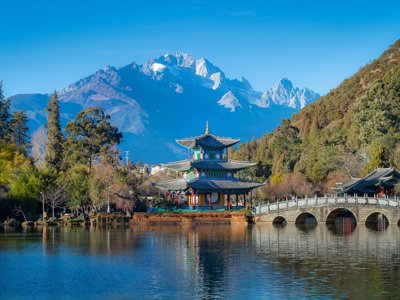 Groene rijstterrassen in China tijdens de familiereisroute van 23 dagen.