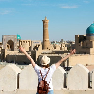 Historische moskee met minaret in Oezbekistan, highlight van de groepsrondreis Oezbekistan.