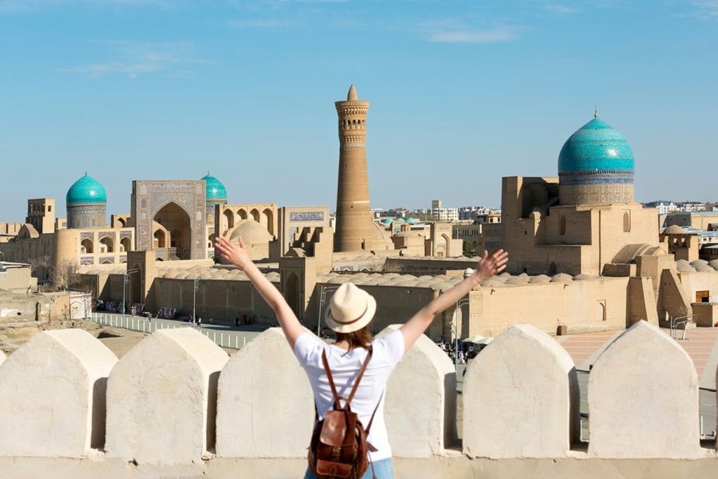Historische moskee met minaret in Oezbekistan, highlight van de groepsrondreis Oezbekistan.
