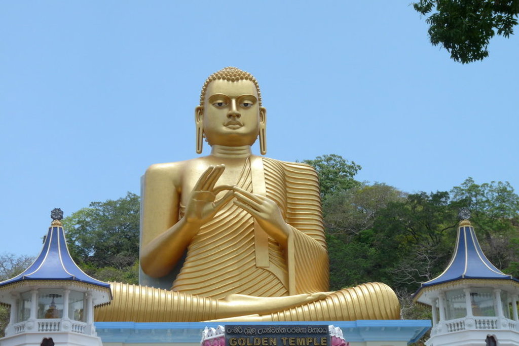 Gouden Boeddhabeeld bij de Golden Temple in Dambulla, Sri Lanka.