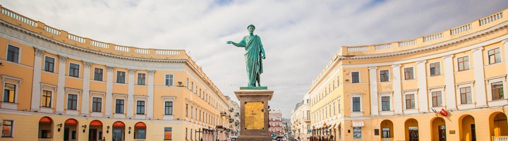 Standbeeld van hertog de Richelieu op de Potemkintrappen in Odessa, Oekraïne.