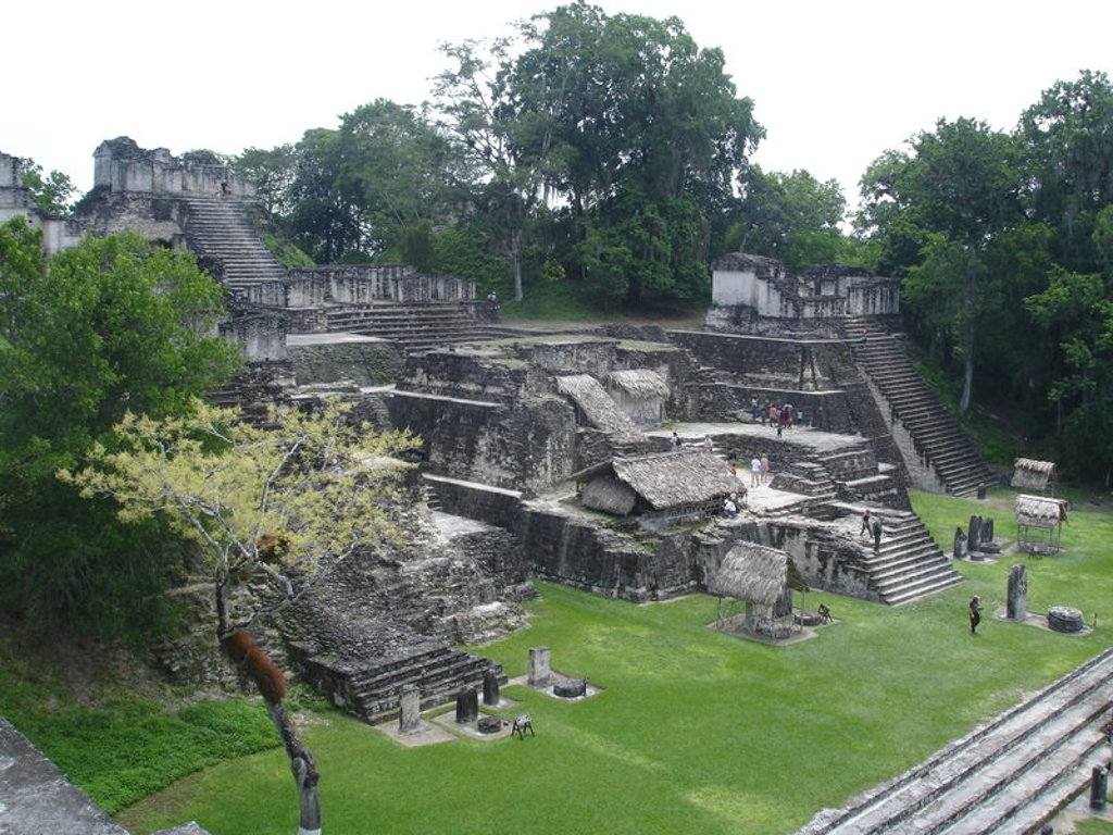 Maya-ruïnes en tempels in de jungle van Palenque, Mexico.