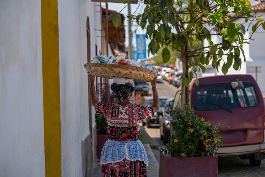 Hangbrug door dicht regenwoud tijdens 22-35ers reis Guatemala, Honduras en El Salvador.