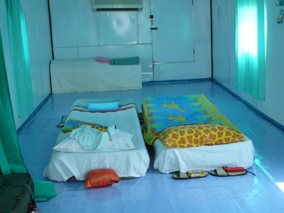 houseboat