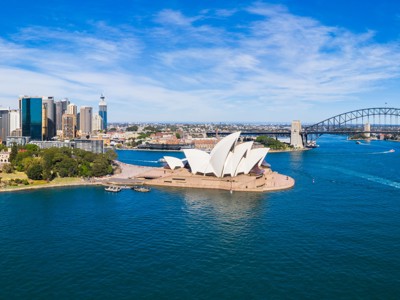 Sydney Opera House en Harbour Bridge aan de haven van Sydney, Australië.